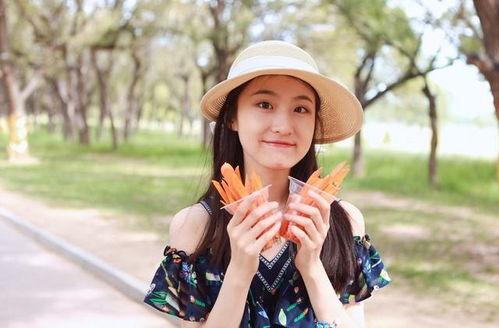 娱乐吃瓜李小花